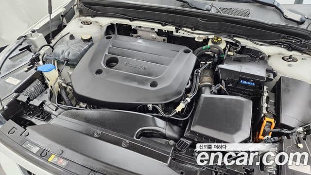 Volvo XC40 2021 — Photo 24/34