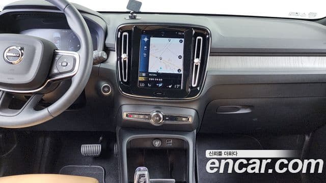 Volvo XC40 2021 — Photo 26/34