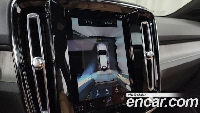 Volvo XC40 2021 — Photo 12/34