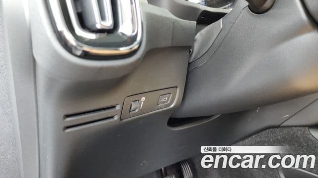 Volvo XC40 2021 — Photo 17/34