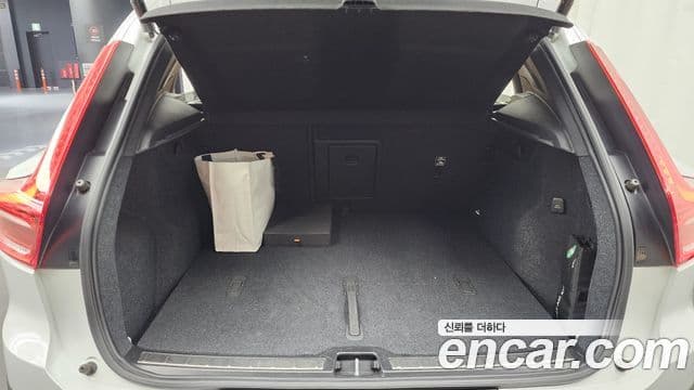 Volvo XC40 2021 — Photo 32/34