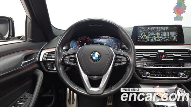 BMW 5 Series 2018 — Фото 13/20