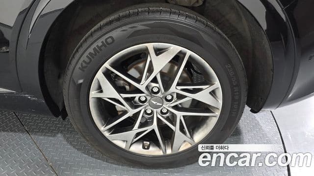 Genesis GV70 2021 — Photo 24/33