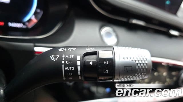 Genesis GV70 2021 — Photo 20/33