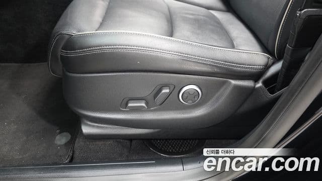 Genesis GV70 2021 — Photo 30/33