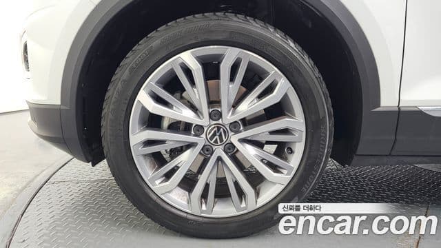 Volkswagen T-Roc 2021 — ფოტო 5/20