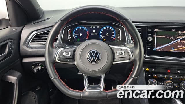 Volkswagen T-Roc 2021 — ფოტო 14/20