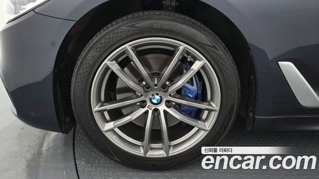 BMW 5 Series 2018 — ფოტო 5/20