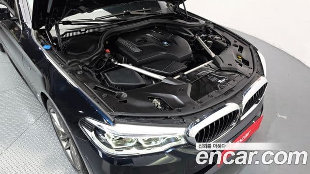 BMW 5 Series 2018 — ფოტო 6/20