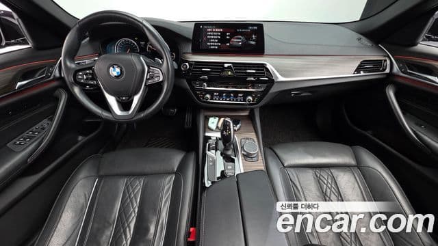 BMW 5 Series 2018 — ფოტო 7/20