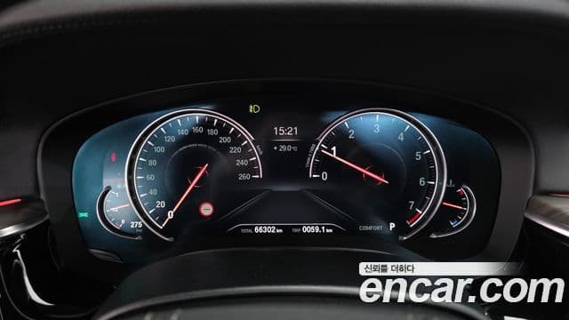 BMW 5 Series 2018 — Şəkil 8/20