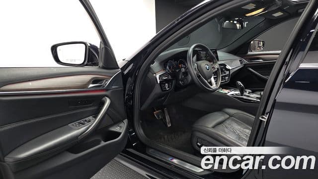 BMW 5 Series 2018 — Şəkil 10/20