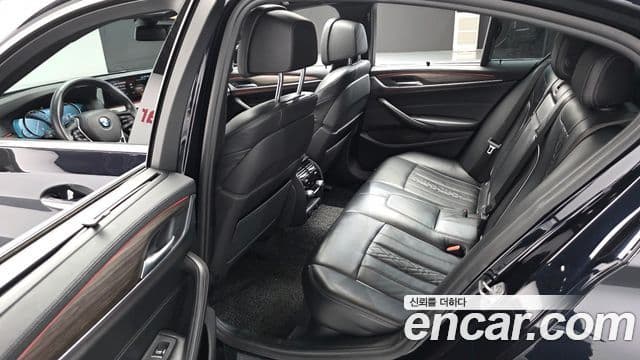 BMW 5 Series 2018 — Şəkil 12/20