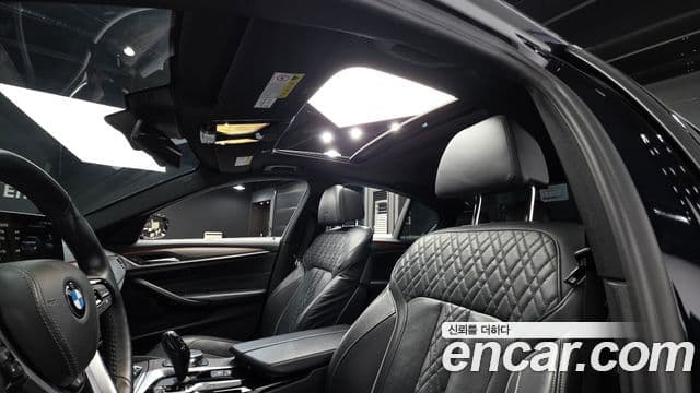 BMW 5 Series 2018 — Şəkil 17/20