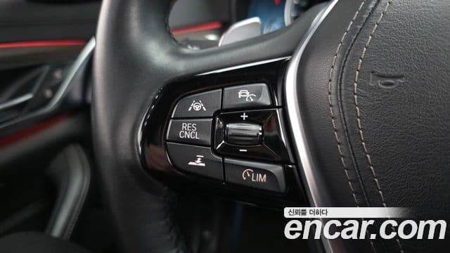 BMW 5 Series 2018 — ფოტო 20/20