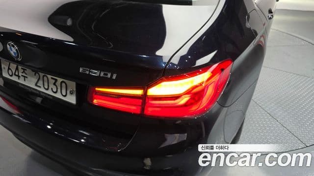 BMW 5 Series 2018 — Şəkil 8/34