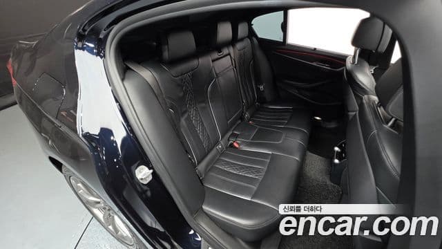 BMW 5 Series 2018 — Şəkil 1/34