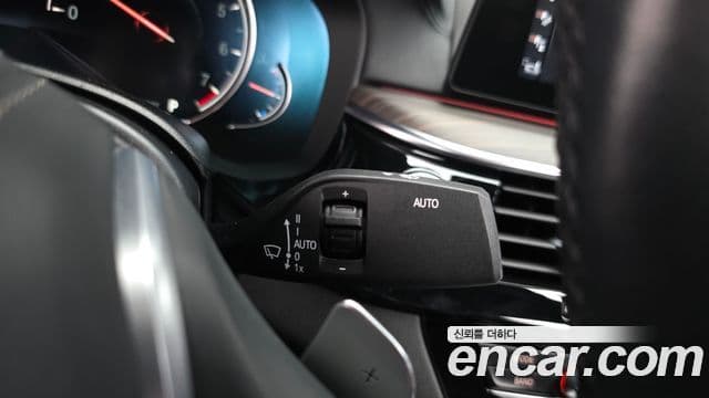 BMW 5 Series 2018 — Şəkil 22/34