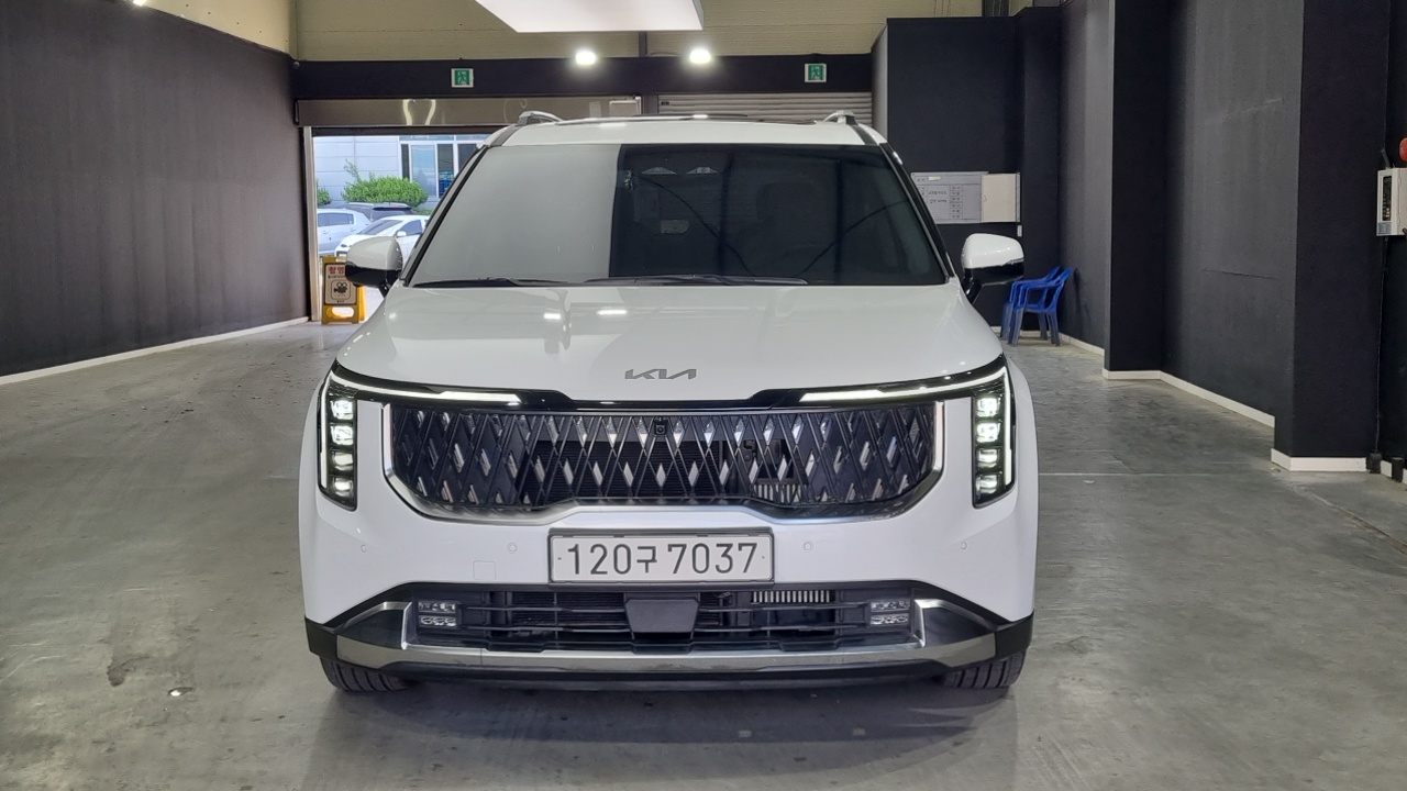 Kia Carnival 2024 — Şəkil 2/18