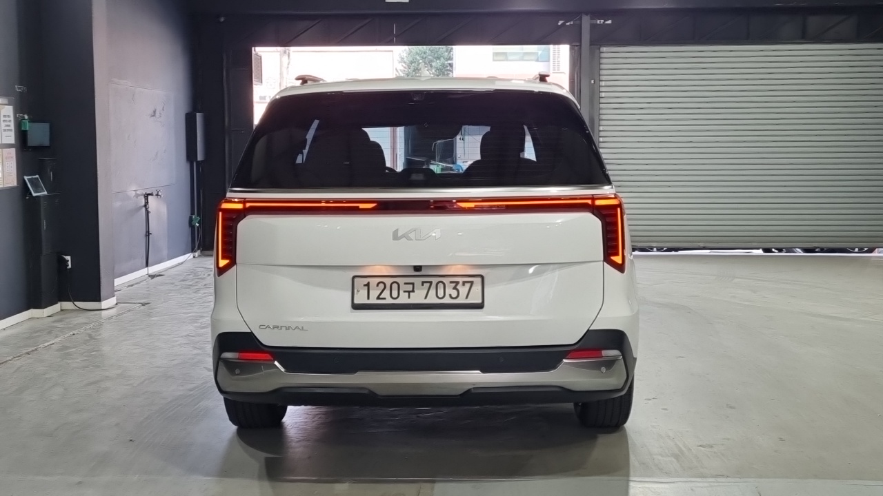 Kia Carnival 2024 — Şəkil 3/18
