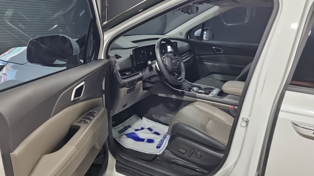 Kia Carnival 2024 — Şəkil 7/18
