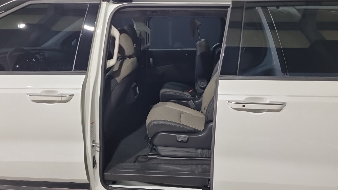 Kia Carnival 2024 — Şəkil 9/18