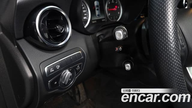 Mercedes-Benz GLC-Class 2018 — ფოტო 14/20