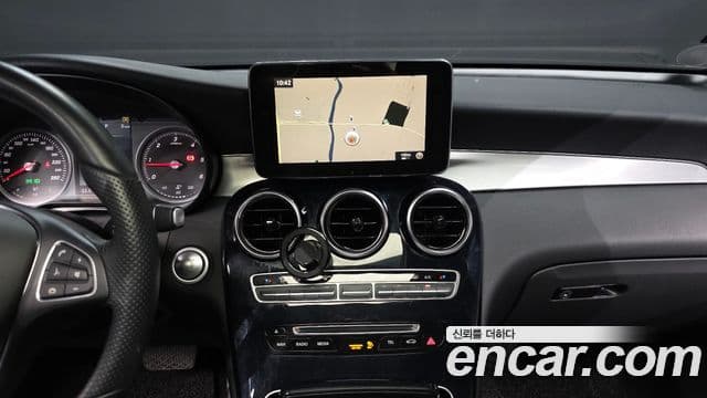 Mercedes-Benz GLC-Class 2018 — ფოტო 16/20