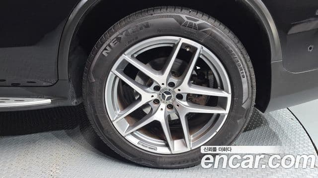 Mercedes-Benz GLC-Class 2018 — Photo 1/32