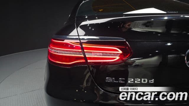 Mercedes-Benz GLC-Class 2018 — Photo 19/32