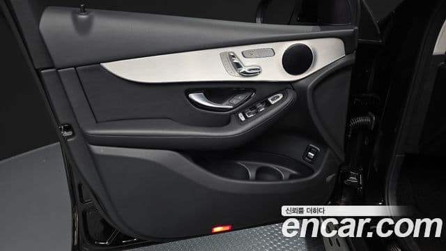 Mercedes-Benz GLC-Class 2018 — Photo 21/32