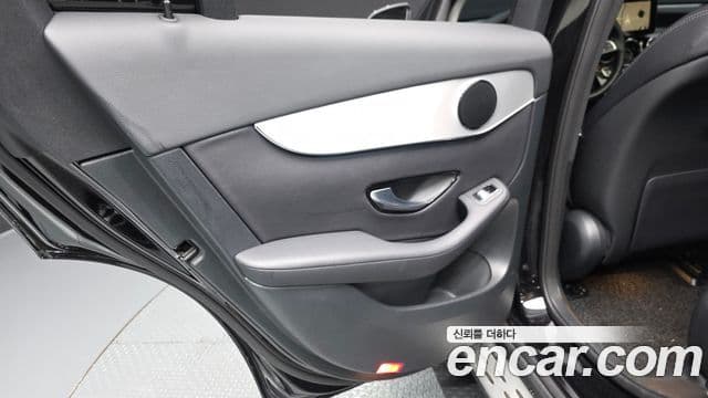 Mercedes-Benz GLC-Class 2018 — Photo 5/32