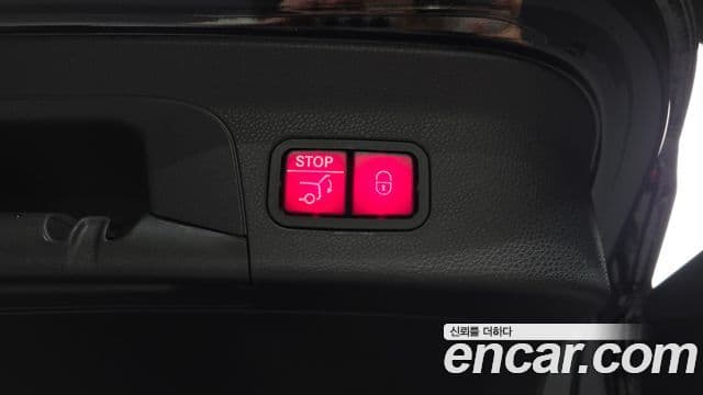 Mercedes-Benz GLC-Class 2018 — Photo 31/32