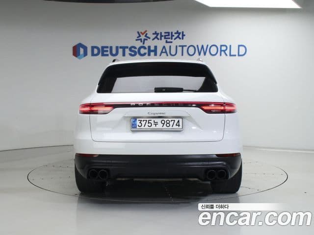 Porsche Cayenne 2019 — ფოტო 14/20