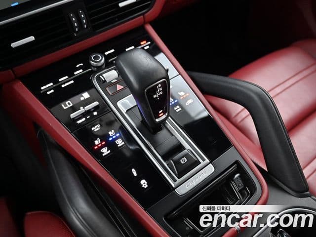Porsche Cayenne 2019 — ფოტო 17/20