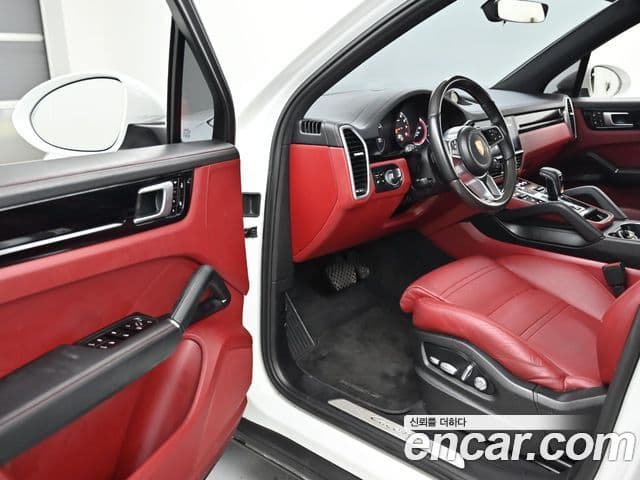 Porsche Cayenne 2019 — ფოტო 6/20