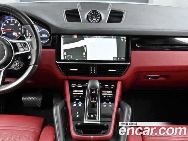 Porsche Cayenne 2019 — ფოტო 19/20