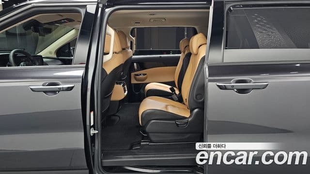 Kia Carnival 2023 — Фото 12/20