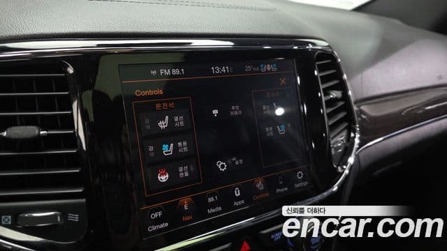 Jeep Grand Cherokee 2021 — Şəkil 17/20