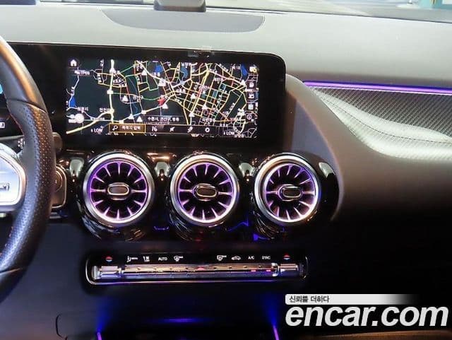 Mercedes-Benz GLA-Class 2021 — Фото 10/20
