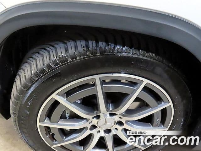Mercedes-Benz GLA-Class 2021 — Фото 19/20