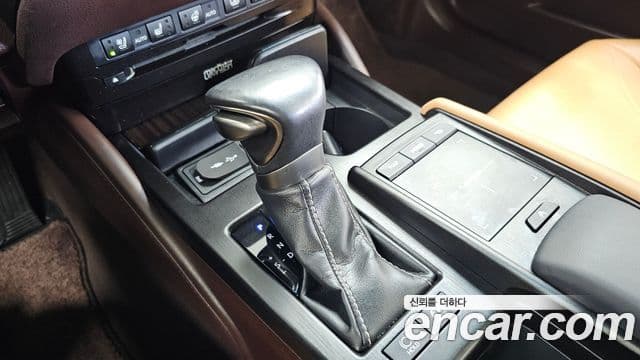 Lexus ES300h 2018 — Şəkil 9/20