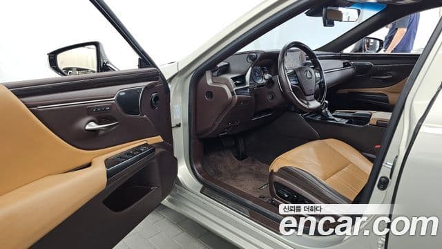 Lexus ES300h 2018 — Şəkil 10/20