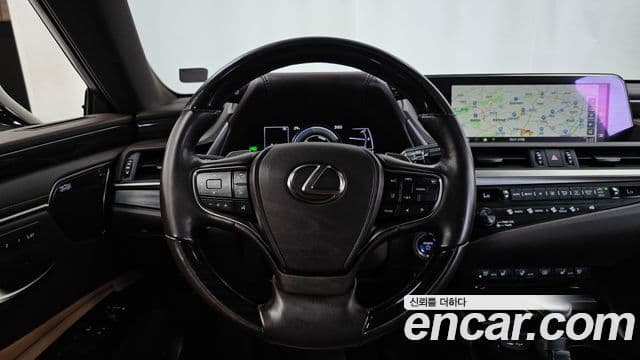 Lexus ES300h 2018 — Şəkil 13/20