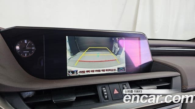 Lexus ES300h 2018 — Şəkil 15/20