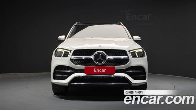 Mercedes-Benz GLE-Class 2021 — Photo 2/34