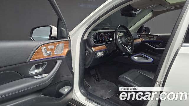 Mercedes-Benz GLE-Class 2021 — Photo 3/34