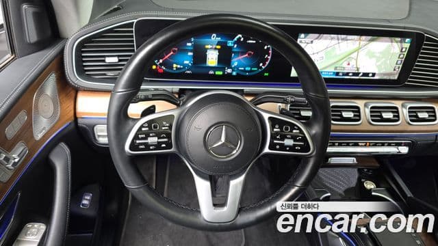 Mercedes-Benz GLE-Class 2021 — Photo 23/34