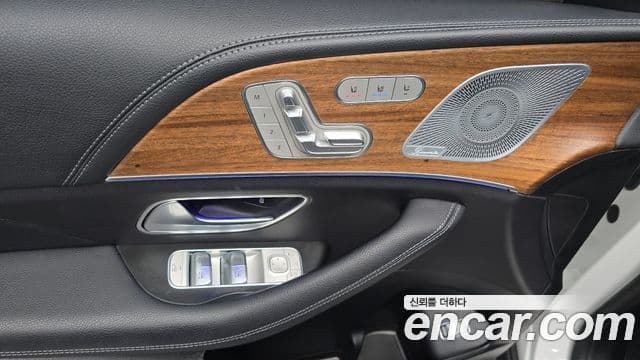 Mercedes-Benz GLE-Class 2021 — Photo 13/34