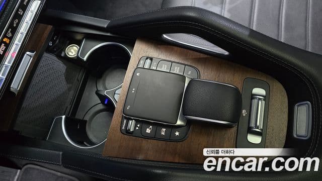 Mercedes-Benz GLE-Class 2021 — Photo 30/34